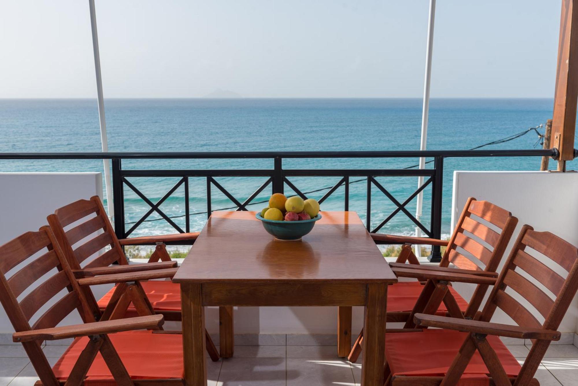 Kalamaki Holidays - Finikas Studios & Apartments エクステリア 写真
