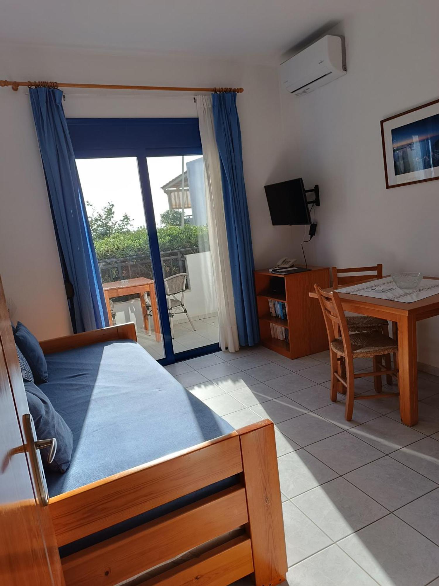 Kalamaki Holidays - Finikas Studios & Apartments エクステリア 写真
